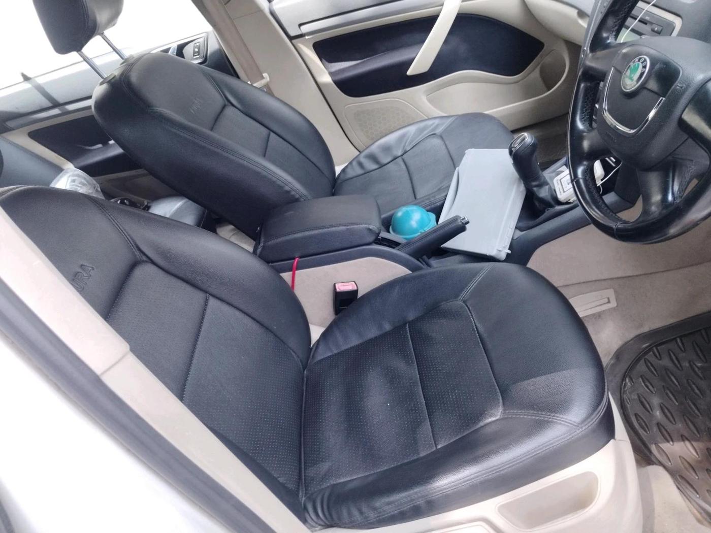 2011 Skoda Laura AMBIENTE 1.8 TSI, Petrol, Manual, 34,932 km, interior