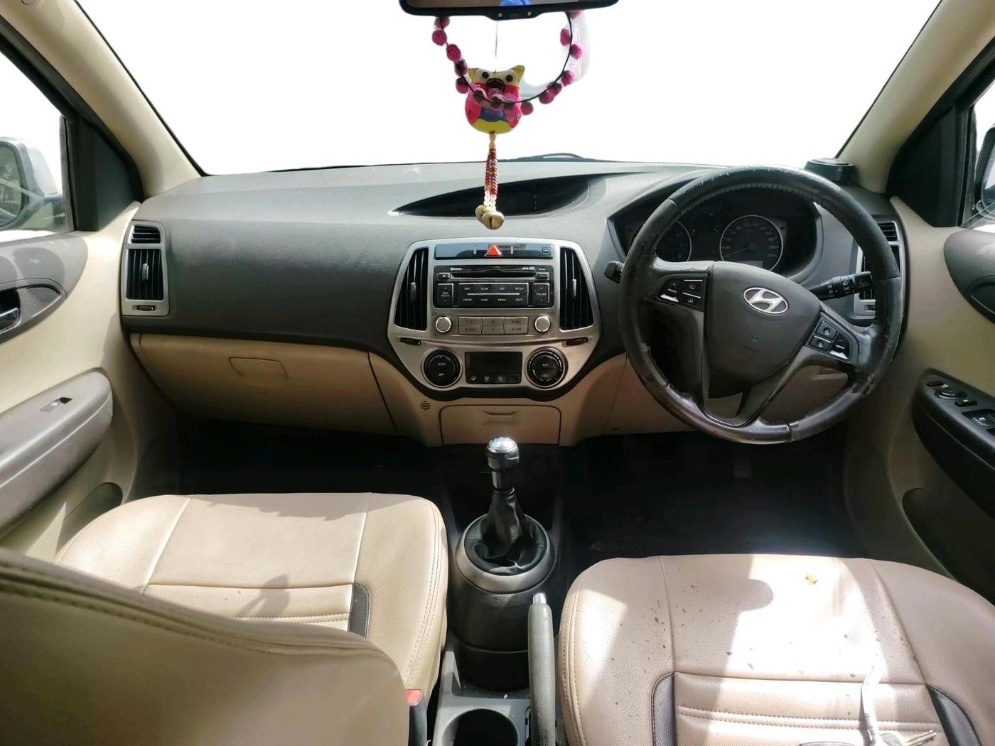 2013 Hyundai i20 SPORTZ 1.2, Petrol, Manual, 67,596 km, interior