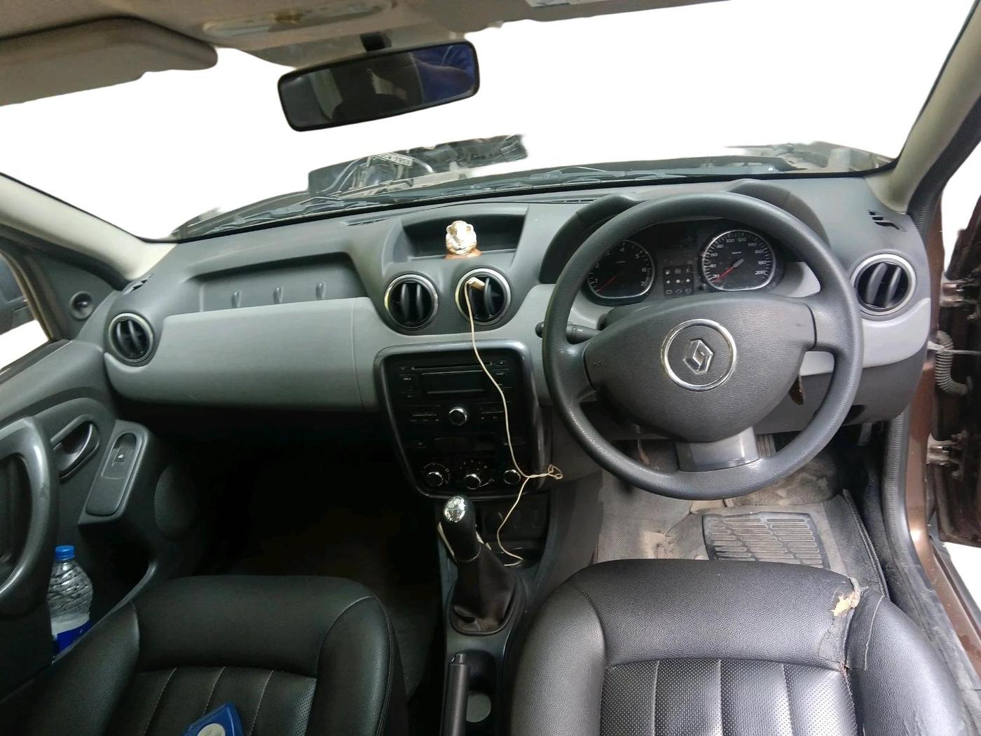 2014 Renault Duster RXE PETROL, Petrol, Manual, 28,028 km, interior