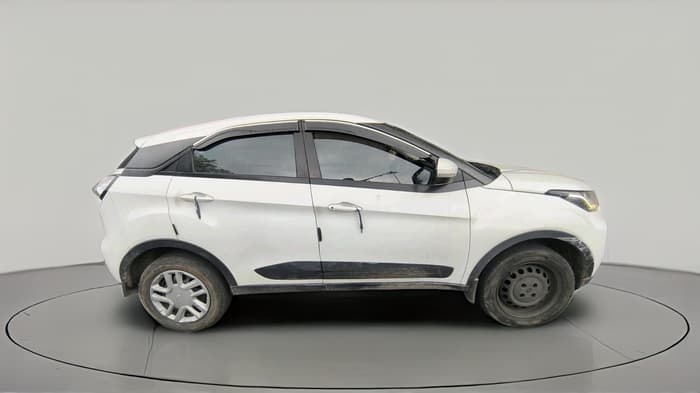 2022 Tata NEXON XE PETROL, CNG, Manual, 64,313 km, exterior