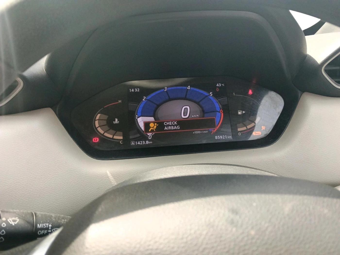 2022 Nissan MAGNITE XV MT, Petrol, Manual, 85,921 km, interior