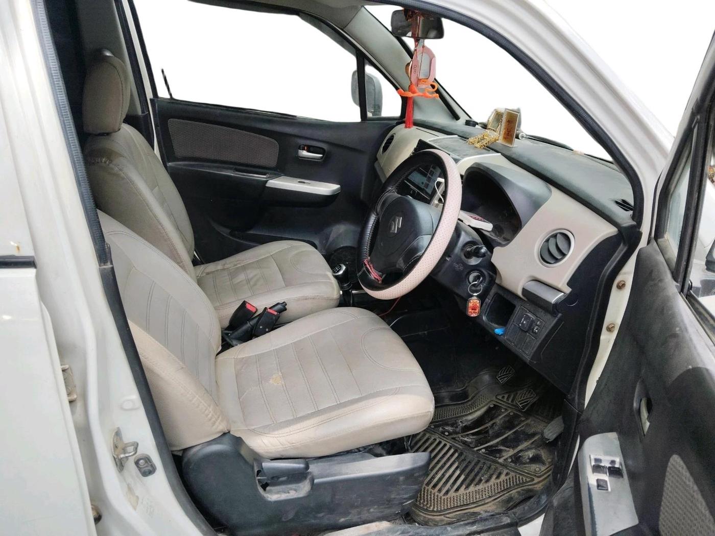 2013 Maruti Wagon R 1.0 LXI, CNG, Manual, 1,17,522 km, interior