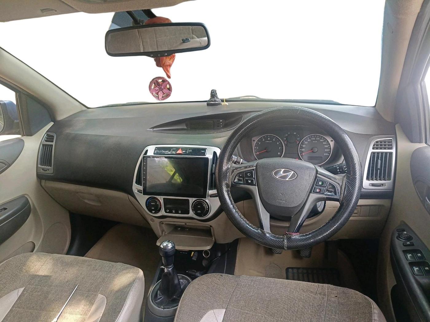 2013 Hyundai i20 SPORTZ 1.2, Petrol, Manual, 66,348 km, interior