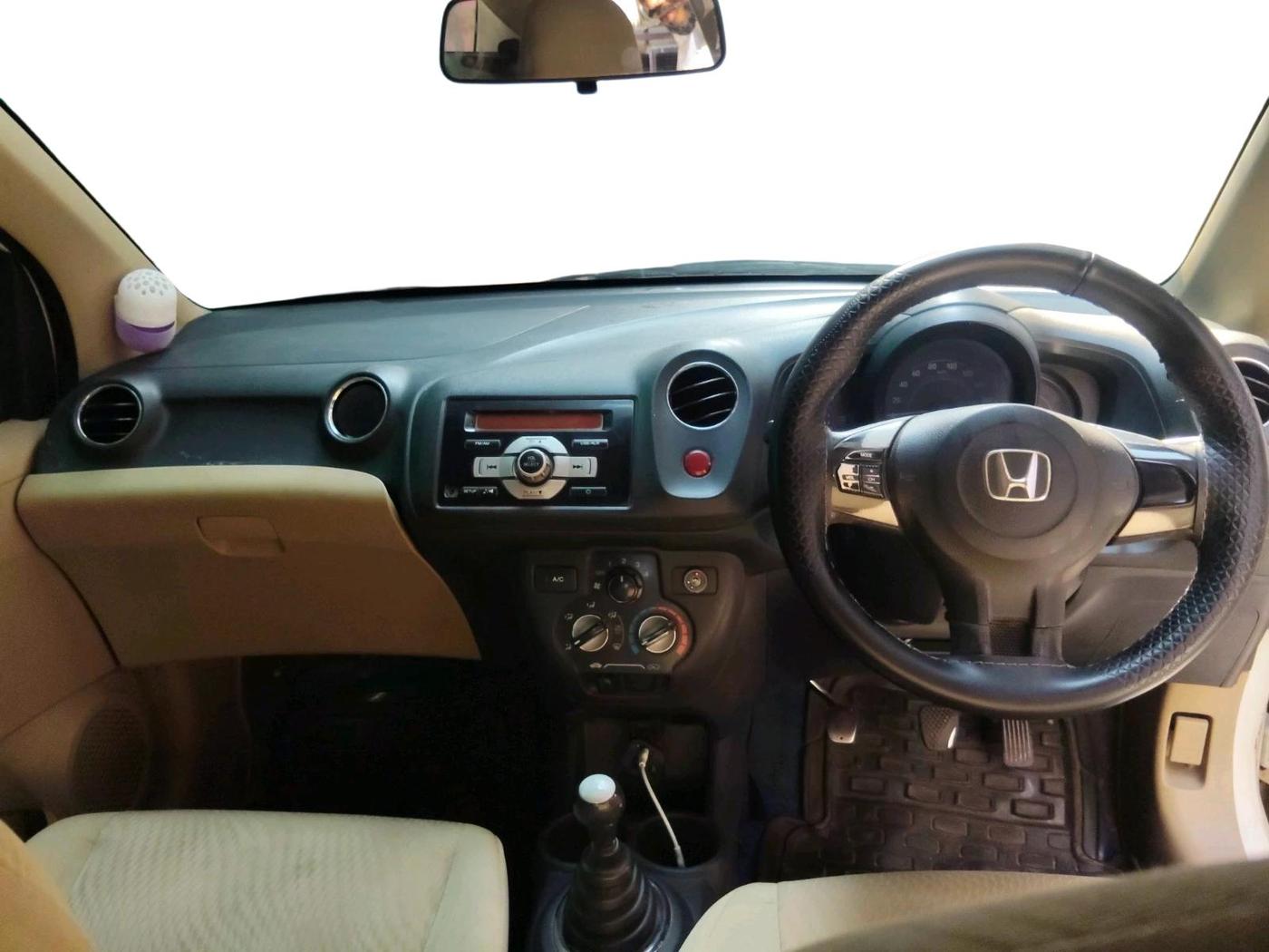 2015 Honda Amaze 1.2L I-VTEC S, CNG, Manual, 1,09,157 km, interior