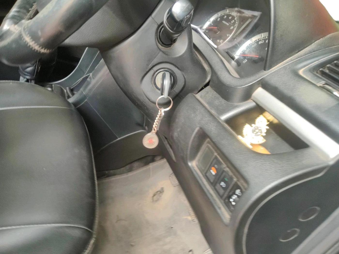 2013 Maruti Swift VXI, Petrol, Manual, 84,643 km, interior