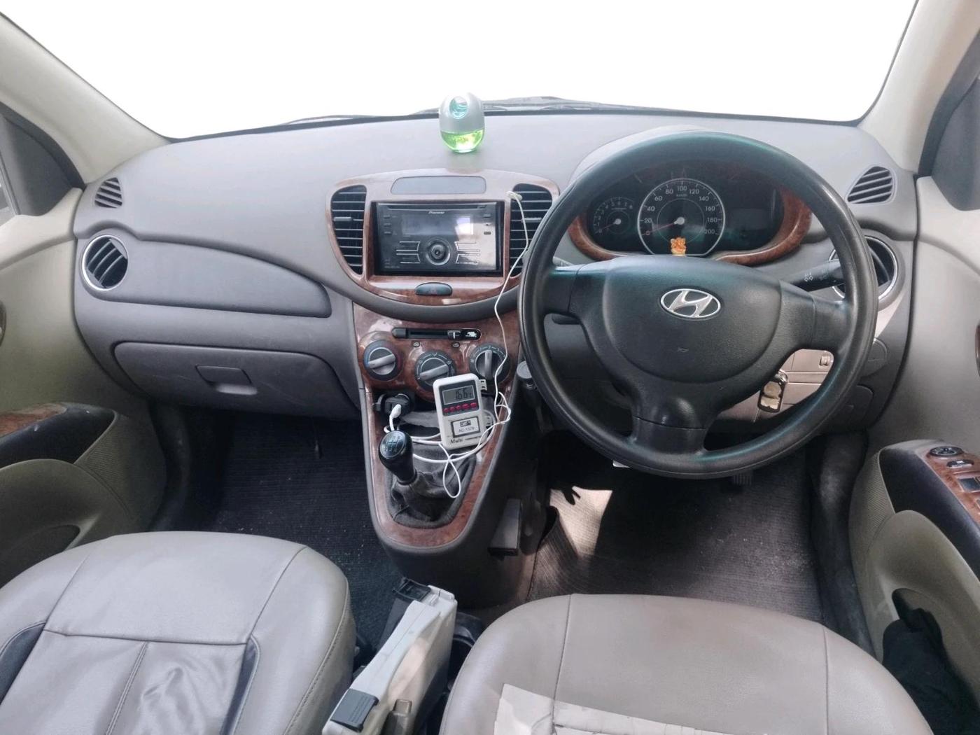 2011 Hyundai i10 MAGNA 1.2, Petrol, Manual, 1,41,372 km, interior