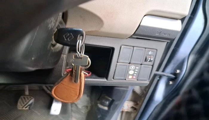 2013 Maruti Wagon R 1.0 LXI CNG, CNG, Manual, 2,23,874 km, interior