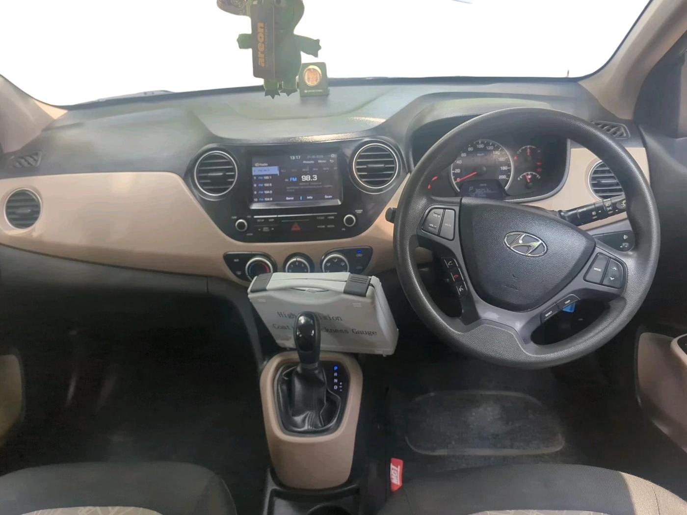 2017 Hyundai Grand i10 SPORTZ (O) AT 1.2 KAPPA VTVT, Petrol, Automatic, 42,150 km, interior