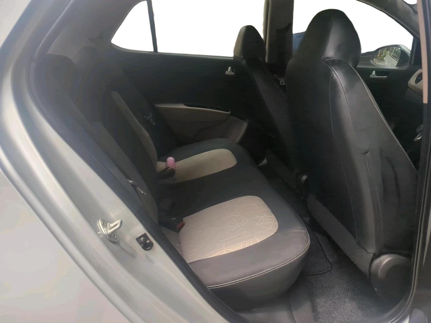 2017 Hyundai Grand i10 SPORTZ (O) AT 1.2 KAPPA VTVT, Petrol, Automatic, 42,150 km, interior