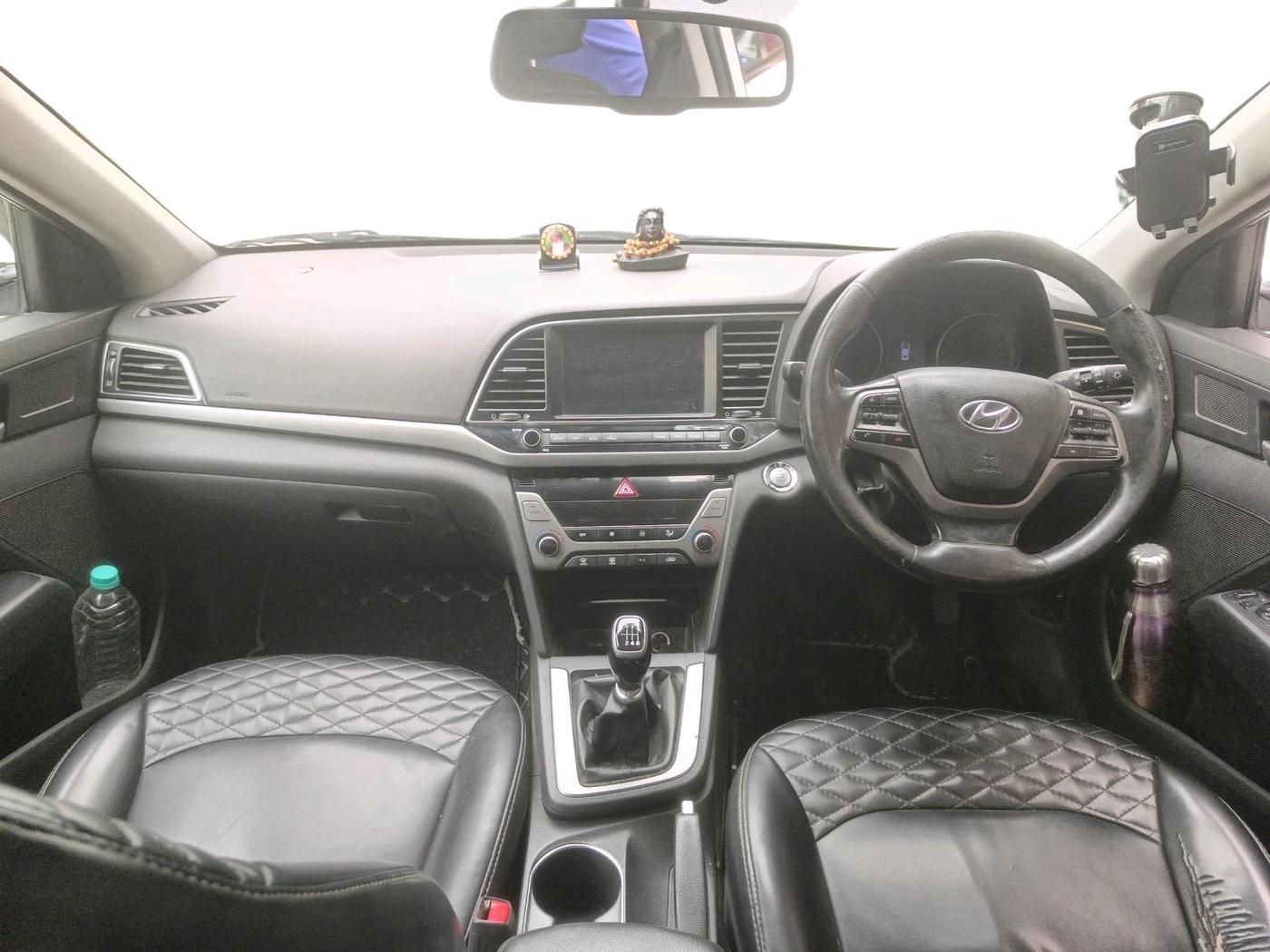 2019 Hyundai New Elantra 1.6 SX MT DIESEL, Diesel, Manual, 1,29,235 km, interior