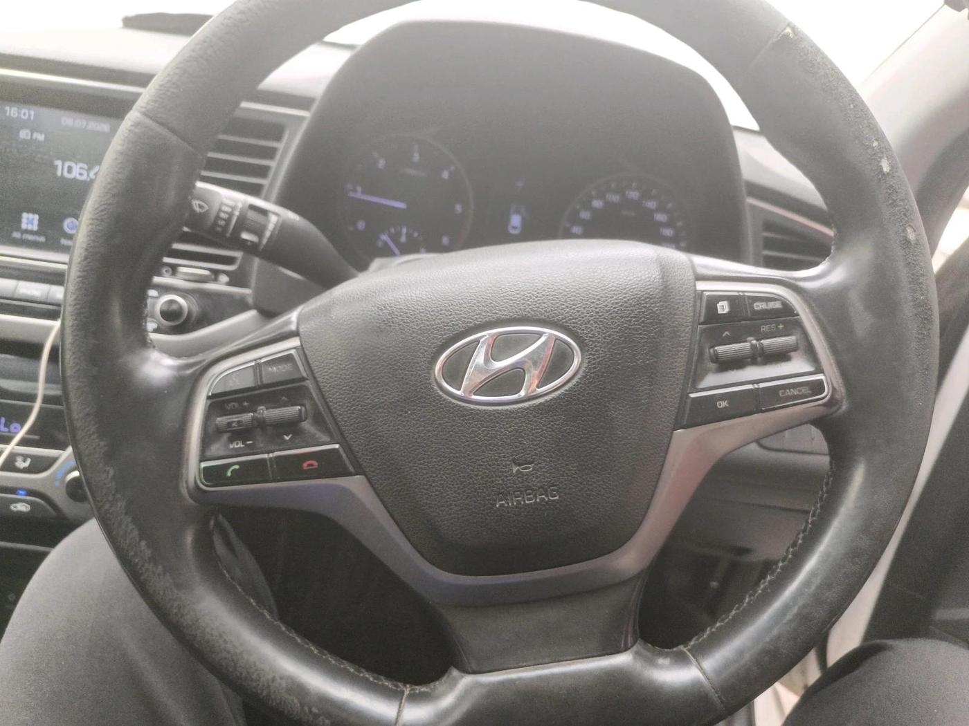 2019 Hyundai New Elantra 1.6 SX MT DIESEL, Diesel, Manual, 1,29,235 km, interior