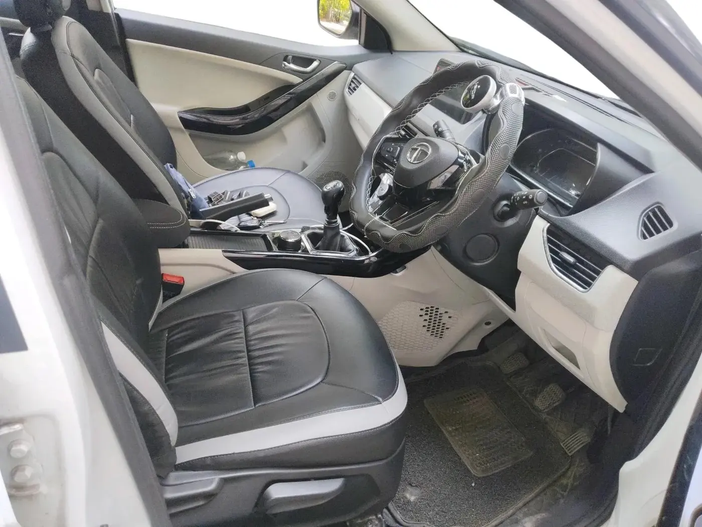 2022 Tata NEXON XZ PLUS PETROL, Petrol, Manual, 24,554 km, interior