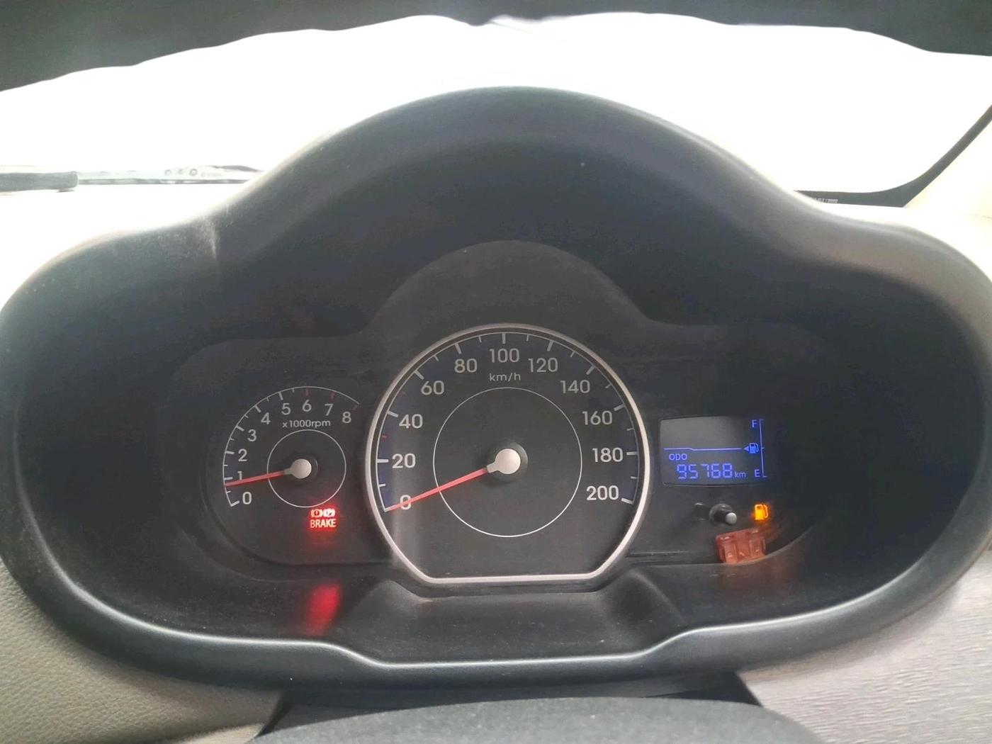 2015 Hyundai i10 SPORTZ 1.1, Petrol, Manual, 95,768 km, interior