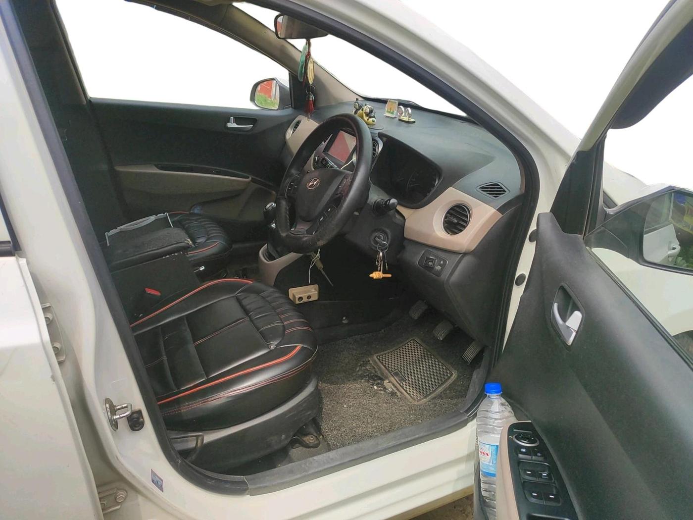 2017 Hyundai Grand i10 SPORTZ (O) 1.2 KAPPA VTVT, CNG, Manual, 1,60,193 km, interior