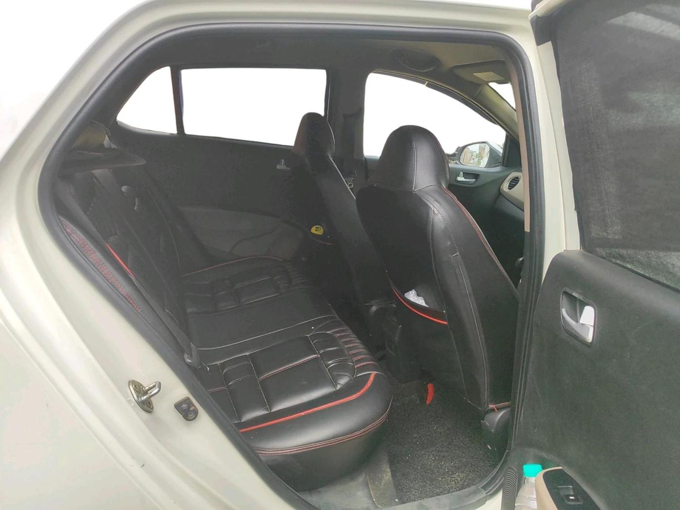 2017 Hyundai Grand i10 SPORTZ (O) 1.2 KAPPA VTVT, CNG, Manual, 1,60,193 km, interior