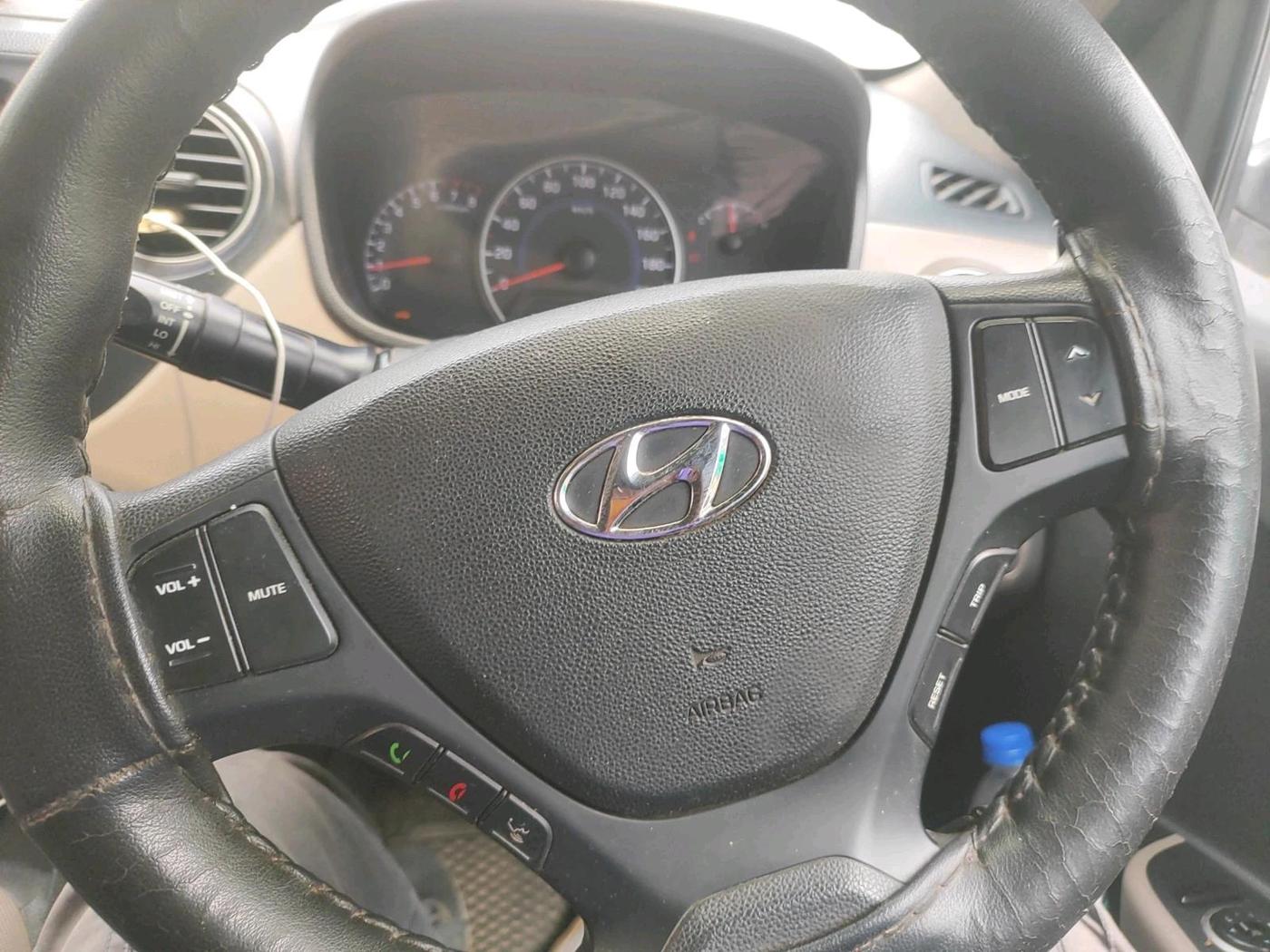 2017 Hyundai Grand i10 SPORTZ (O) 1.2 KAPPA VTVT, CNG, Manual, 1,60,193 km, interior