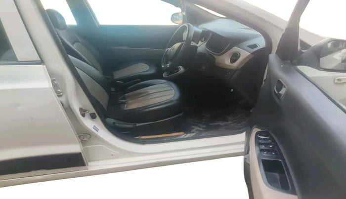 2017 Hyundai Grand i10 SPORTZ U2 1.2 CRDI, Diesel, Manual, 93,629 km, interior