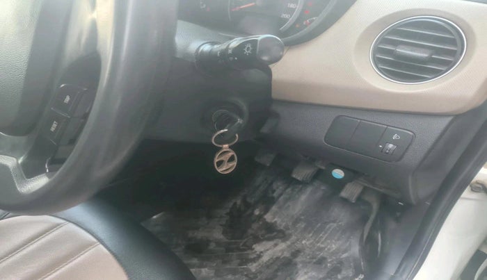 2017 Hyundai Grand i10 SPORTZ U2 1.2 CRDI, Diesel, Manual, 93,629 km, interior