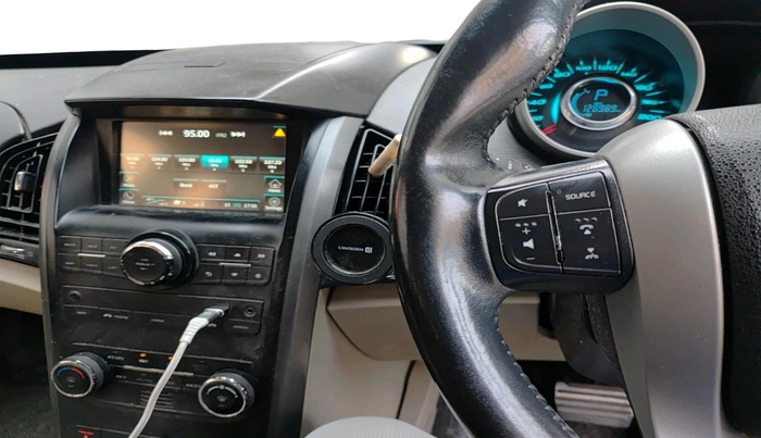 2016 Mahindra XUV500 W10 AT 1.99, Diesel, Automatic, 1,28,989 km, interior