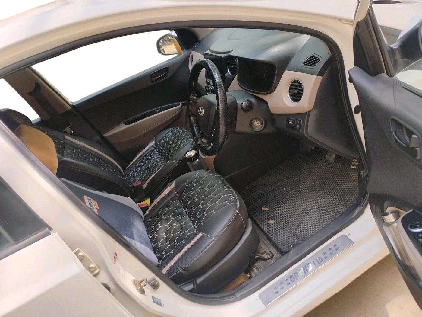 2016 Hyundai Grand i10 MAGNA 1.2 KAPPA VTVT, Petrol, Manual, 1,44,700 km, interior