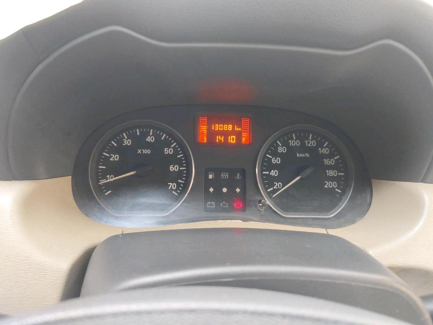 2014 Nissan Terrano XL (P), Petrol, Manual, 1,30,881 km, interior