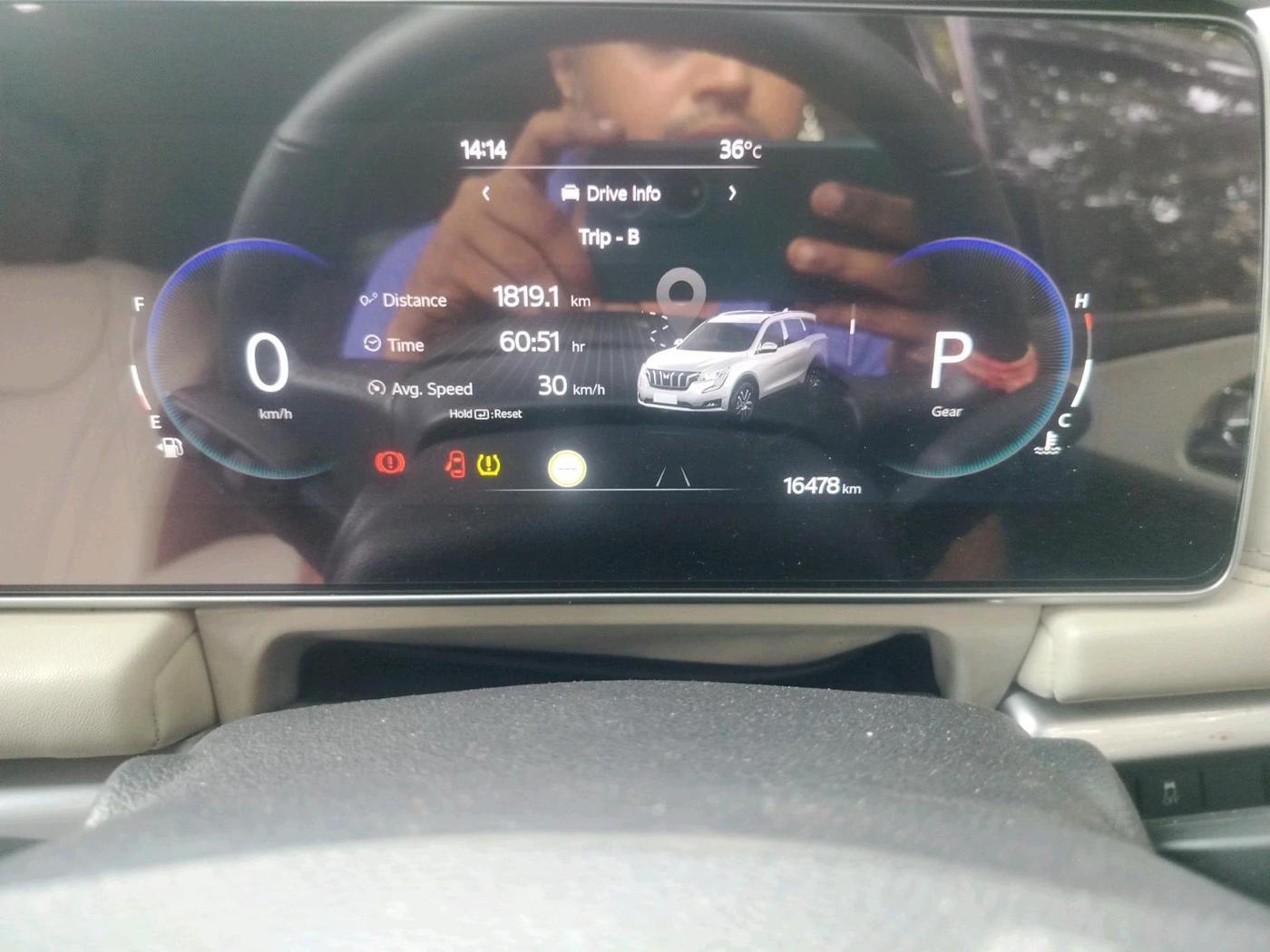 2025 Mahindra XUV700 AX 7 P AT 7 STR, Petrol, Automatic, 16,478 km, interior