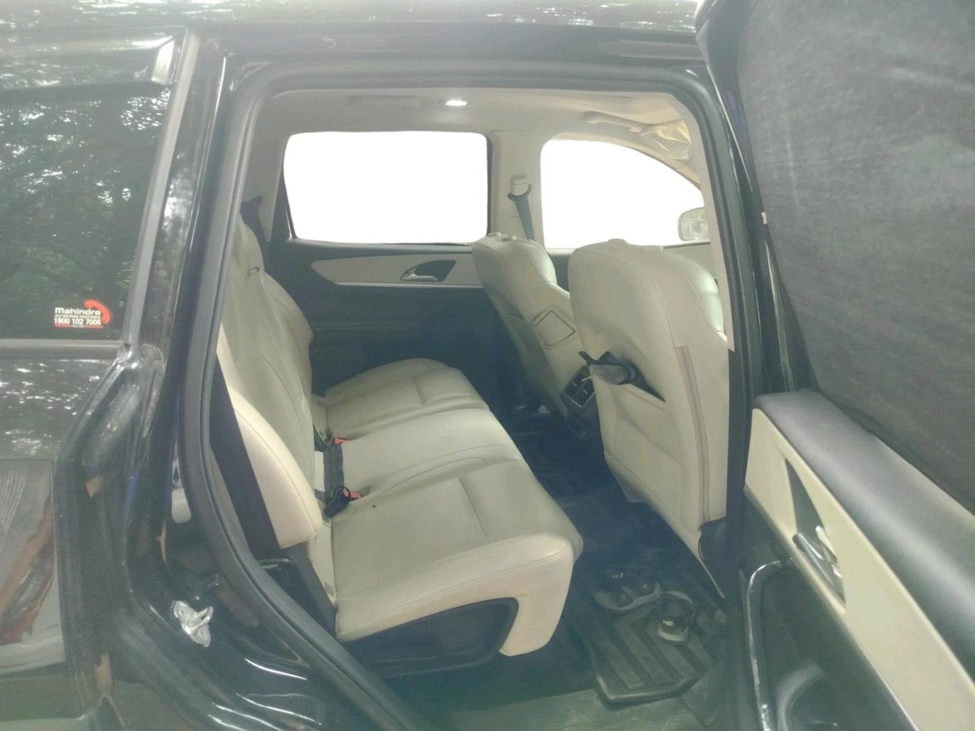 2025 Mahindra XUV700 AX 7 P AT 7 STR, Petrol, Automatic, 16,478 km, interior