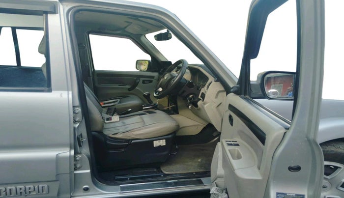 2016 Mahindra Scorpio S6 PLUS 1.99 INTELLI-HYBRID, Diesel, Manual, 81,496 km, interior