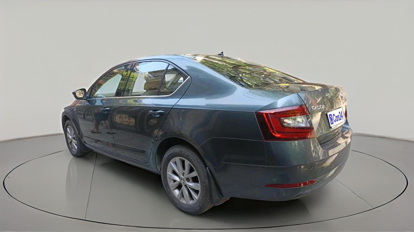 2017 Skoda Octavia 2.0 TDI L&K AT, Diesel, Automatic, 1,32,289 km, exterior