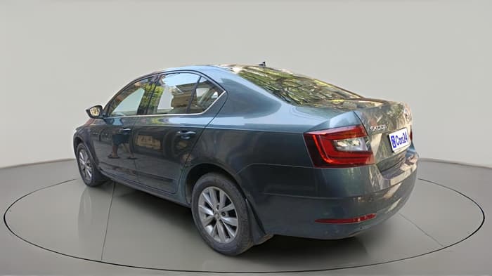2017 Skoda Octavia 2.0 TDI L&K AT, Diesel, Automatic, 1,32,289 km, exterior