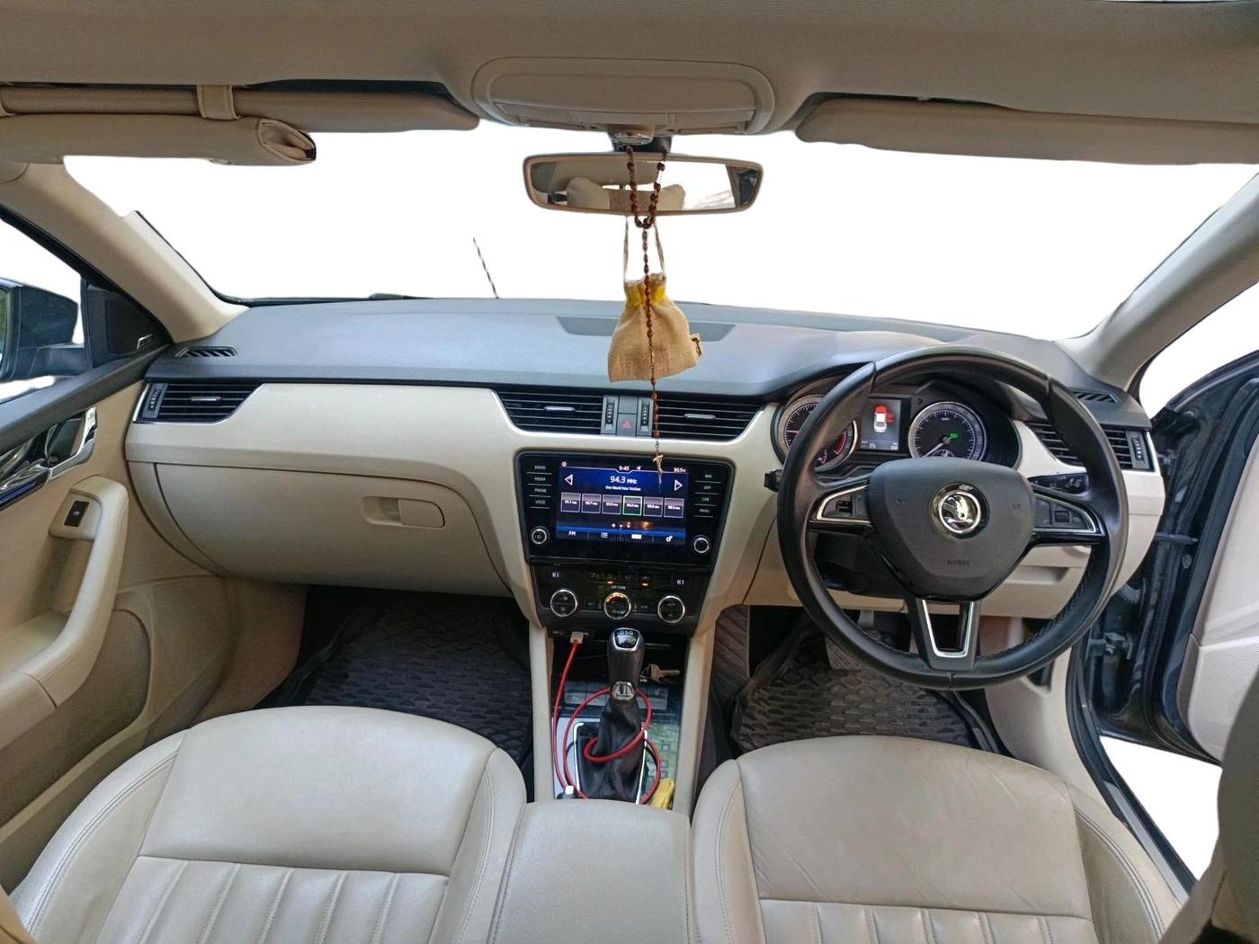2017 Skoda Octavia 2.0 TDI L&K AT, Diesel, Automatic, 1,32,289 km, interior