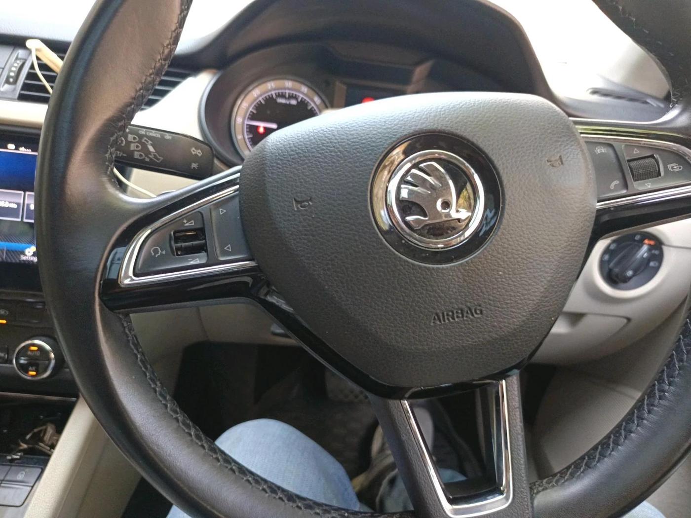 2017 Skoda Octavia 2.0 TDI L&K AT, Diesel, Automatic, 1,32,289 km, interior