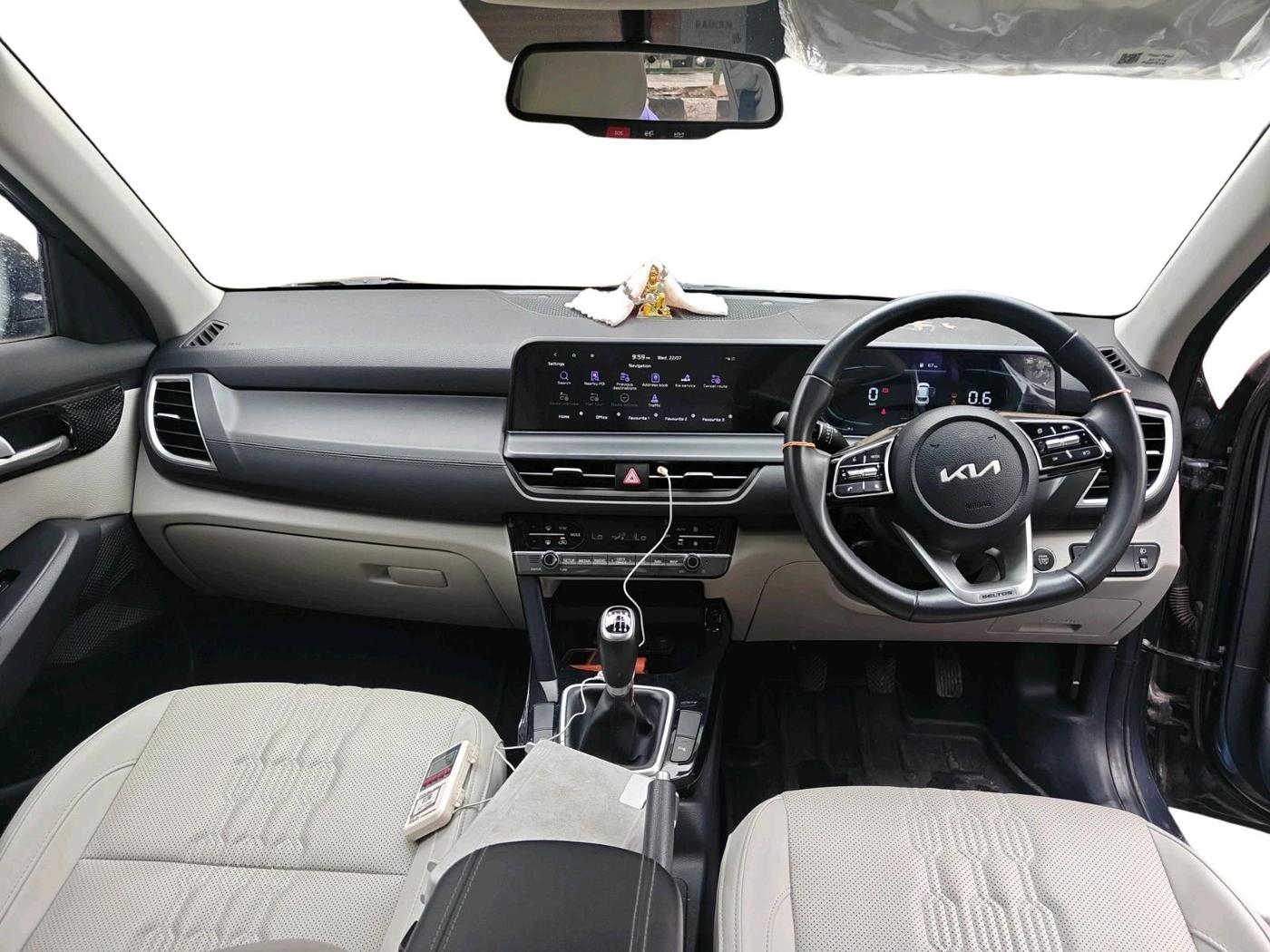 2024 KIA SELTOS  HTX 1.5 PETROL MT, Petrol, Manual, 2,558 km, interior