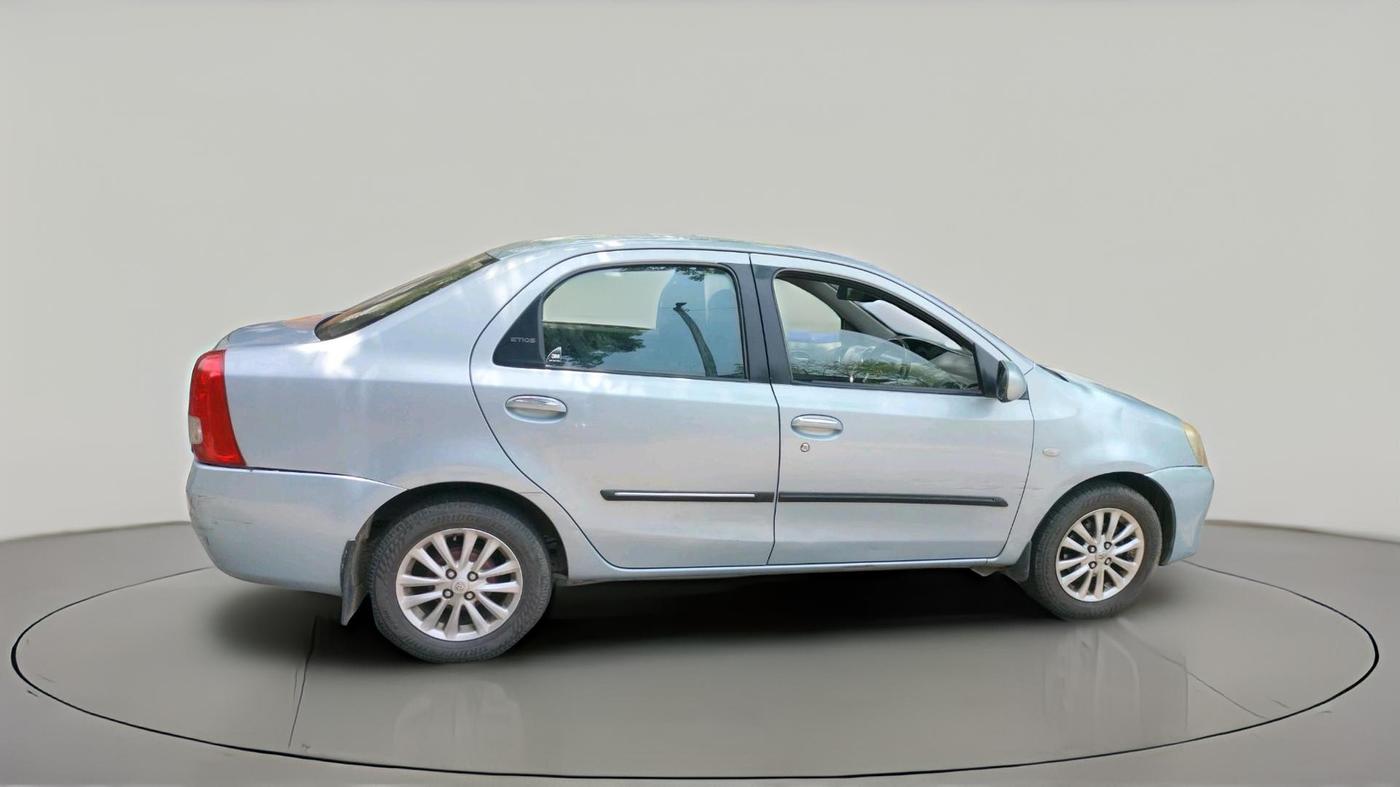 2011 Toyota Etios V, CNG, Manual, 1,07,558 km, exterior
