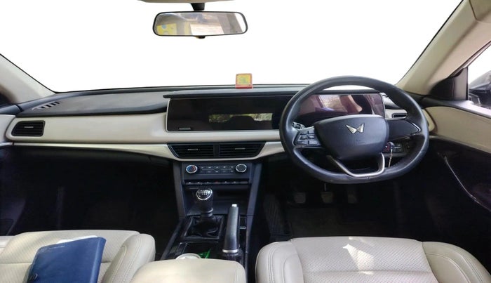 2022 Mahindra XUV700 AX 5 P MT 7 STR, Petrol, Manual, 19,210 km, interior