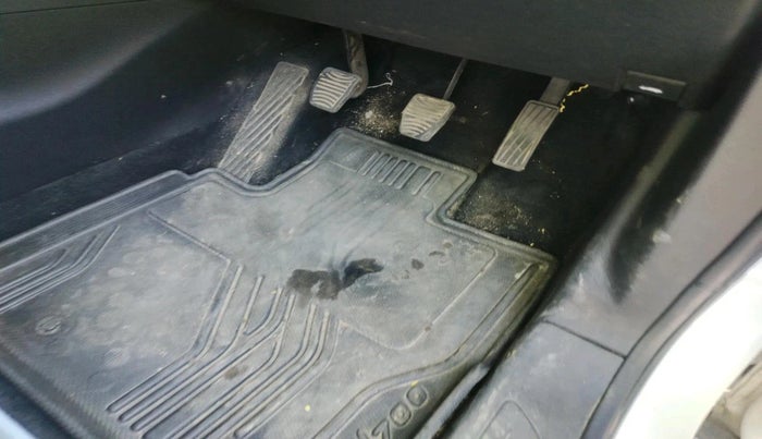 2022 Mahindra XUV700 AX 5 P MT 7 STR, Petrol, Manual, 19,210 km, interior