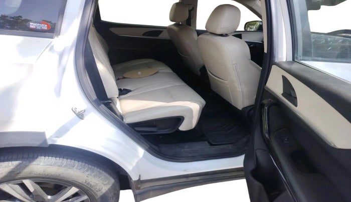 2022 Mahindra XUV700 AX 5 P MT 7 STR, Petrol, Manual, 19,210 km, interior