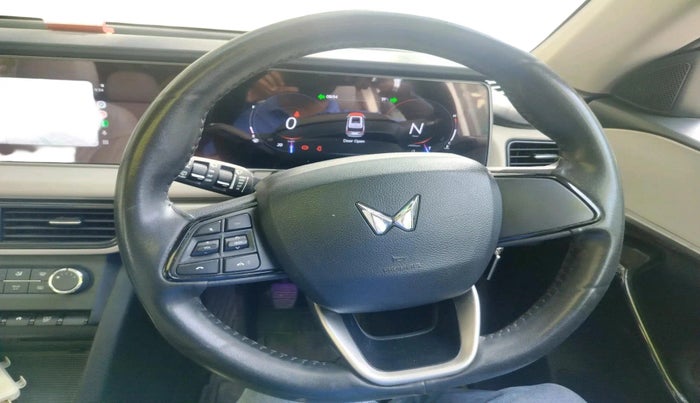 2022 Mahindra XUV700 AX 5 P MT 7 STR, Petrol, Manual, 19,210 km, interior