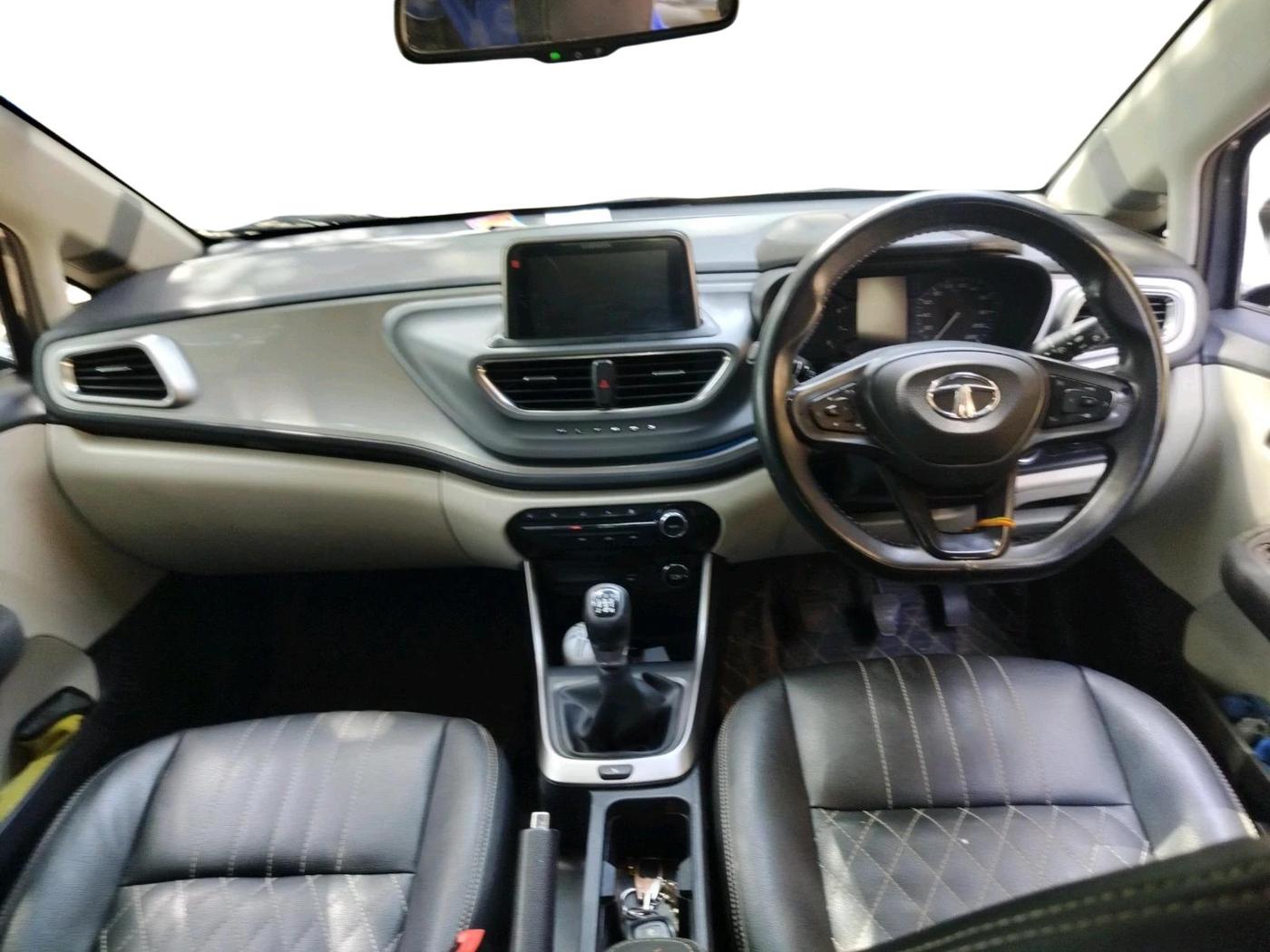 2022 Tata ALTROZ XZ PETROL, CNG, Manual, 70,051 km, interior