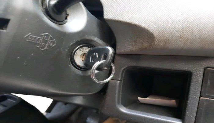 2011 Maruti Wagon R 1.0 LXI CNG, CNG, Manual, 2,00,370 km, interior