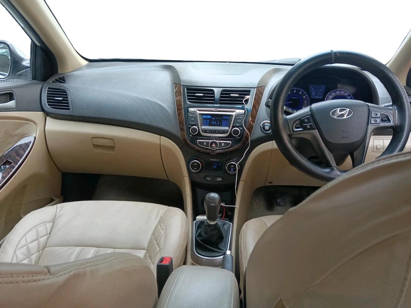 2015 Hyundai Verna FLUIDIC 4S 1.6 VTVT S(O), Petrol, Manual, 49,013 km, interior