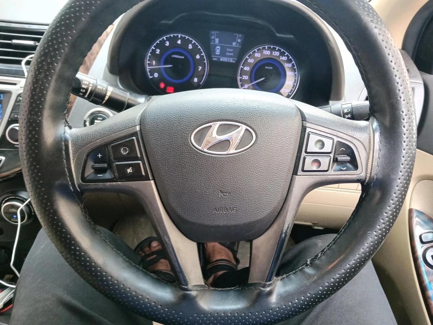 2015 Hyundai Verna FLUIDIC 4S 1.6 VTVT S(O), Petrol, Manual, 49,013 km, interior