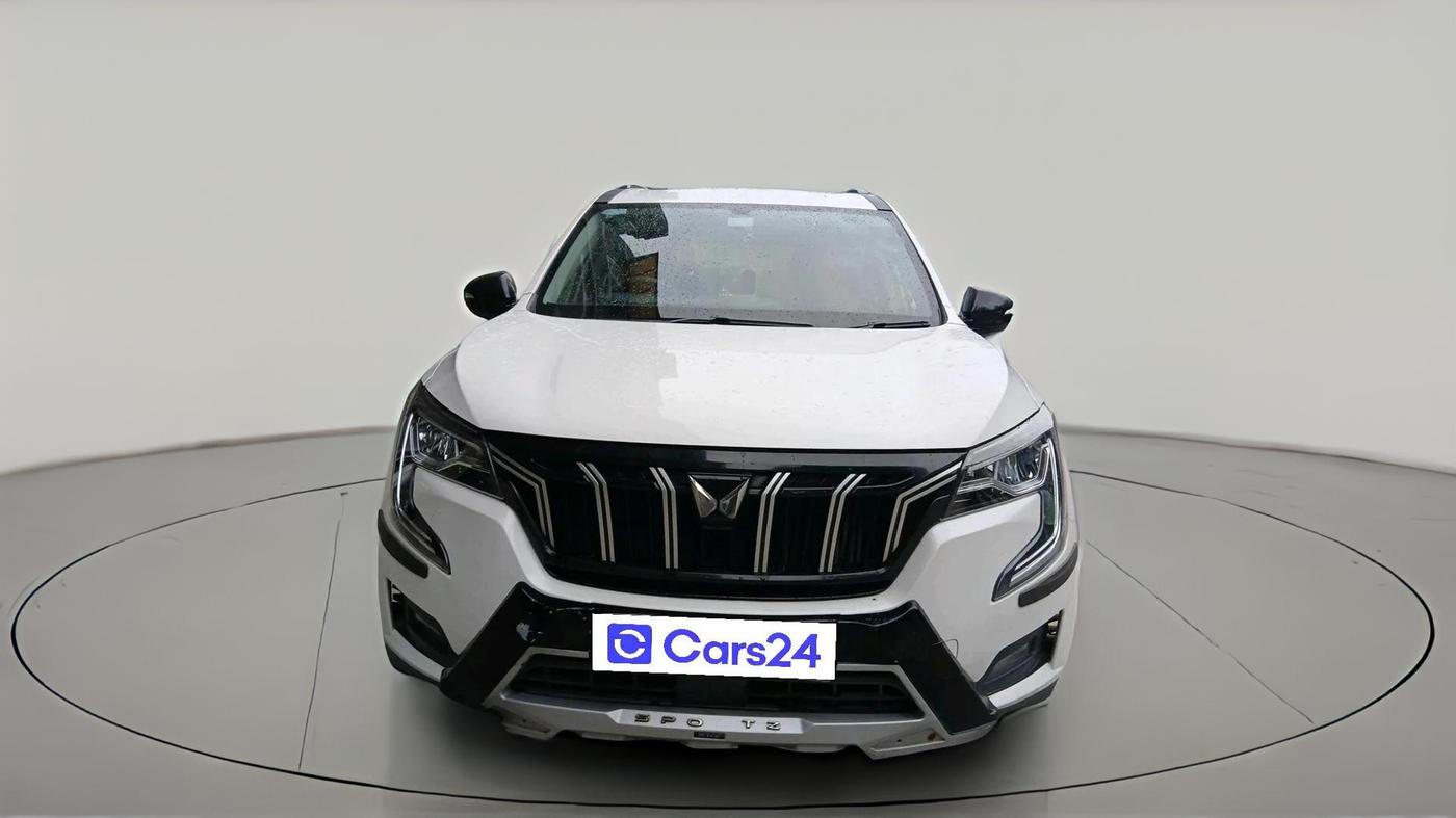 2022 Mahindra XUV700 AX 5 P MT 7 STR, Petrol, Manual, 33,290 km, exterior