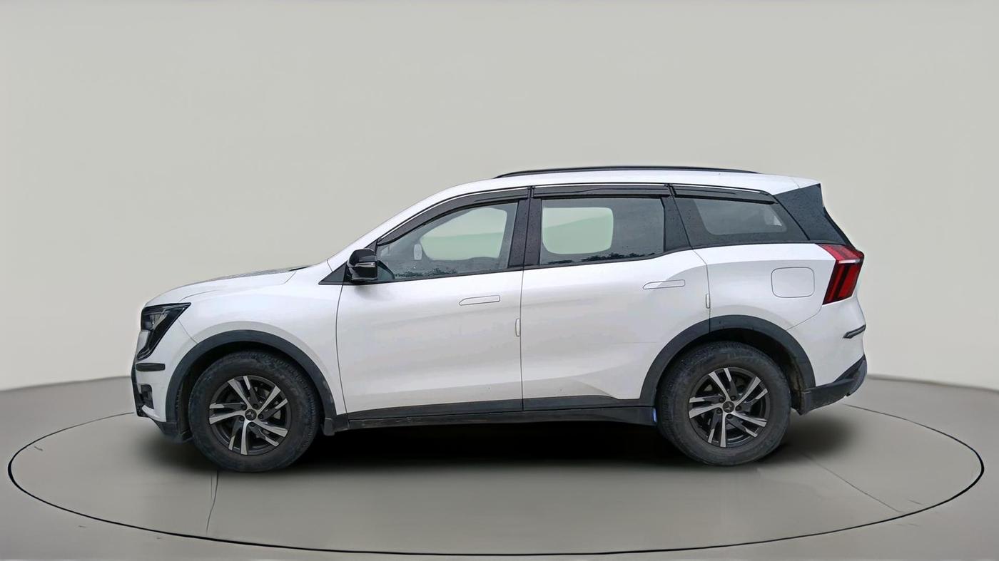 2022 Mahindra XUV700 AX 5 P MT 7 STR, Petrol, Manual, 33,290 km, exterior