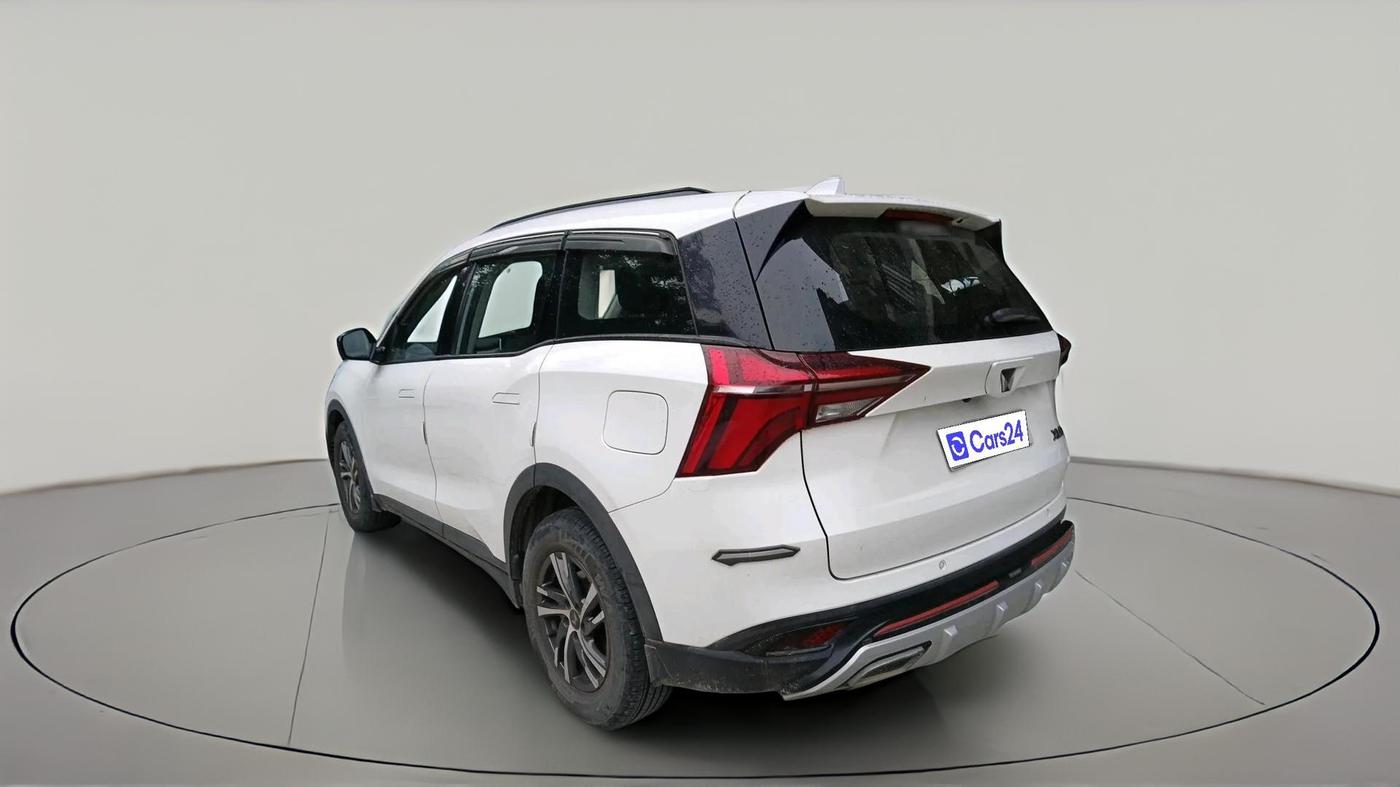 2022 Mahindra XUV700 AX 5 P MT 7 STR, Petrol, Manual, 33,290 km, exterior
