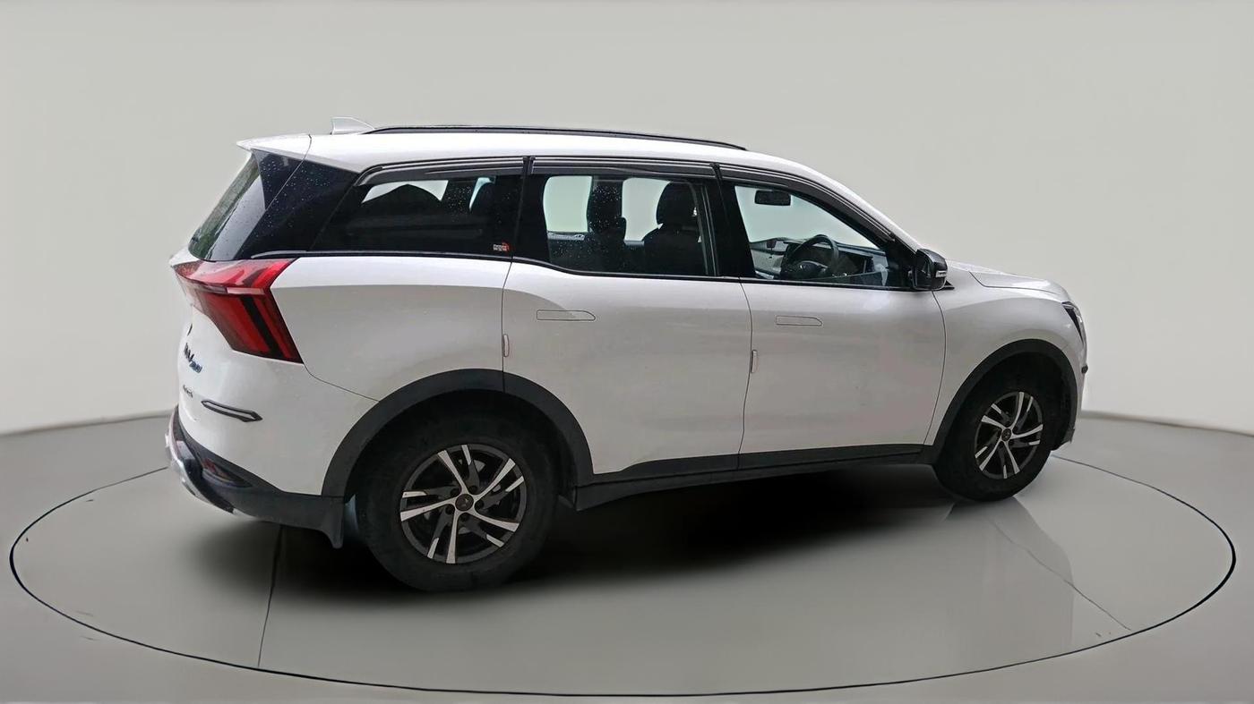 2022 Mahindra XUV700 AX 5 P MT 7 STR, Petrol, Manual, 33,290 km, exterior