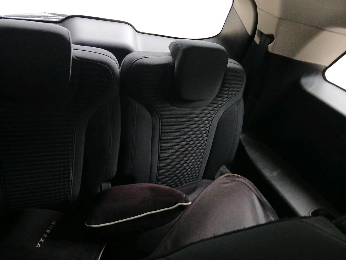 2022 Mahindra XUV700 AX 5 P MT 7 STR, Petrol, Manual, 33,290 km, interior