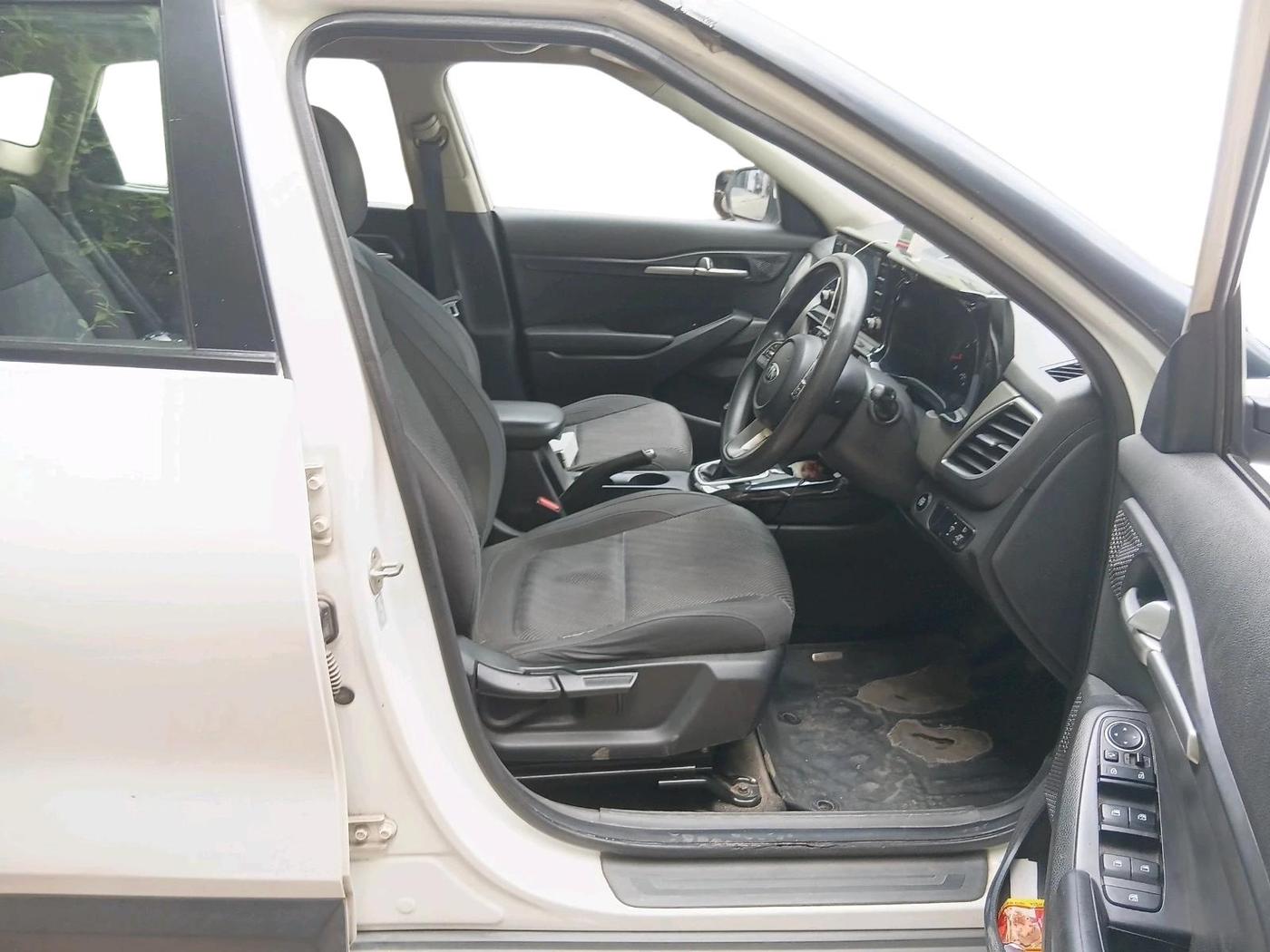 2019 KIA SELTOS HTK PLUS 1.5, Petrol, Manual, 1,02,277 km, interior