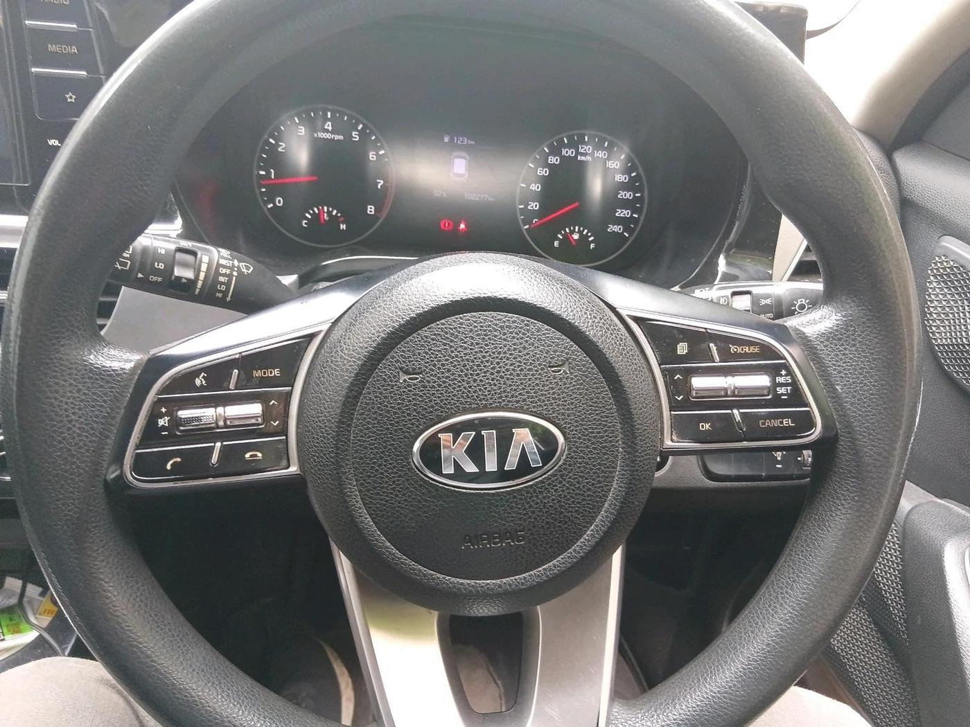 2019 KIA SELTOS HTK PLUS 1.5, Petrol, Manual, 1,02,277 km, interior