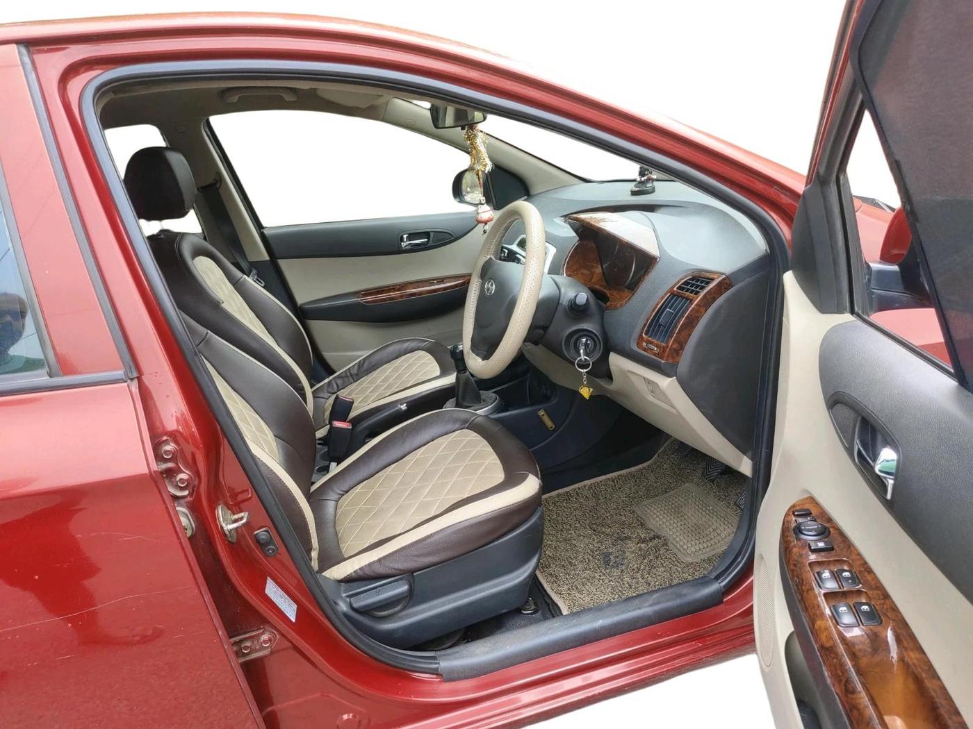 2013 Hyundai i20 MAGNA (O) 1.2, Petrol, Manual, 72,000 km, interior